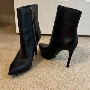 Micheal Kors Black leather boots